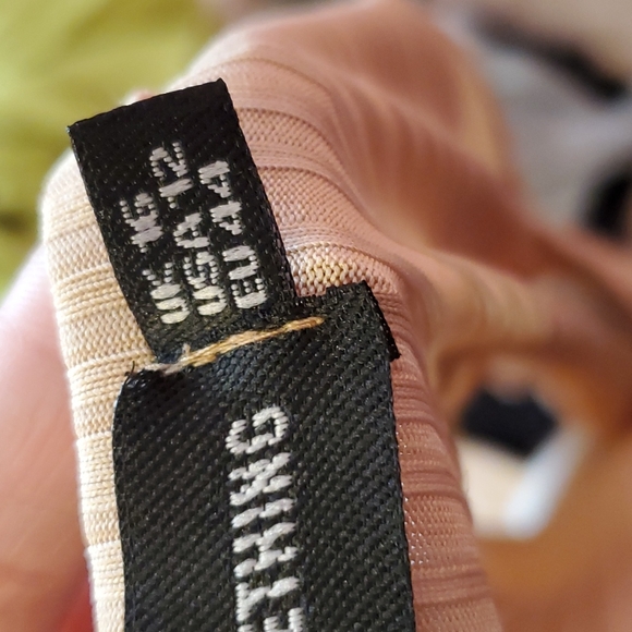 Prettylittlething long sleeve crop top - Picture 8 of 8